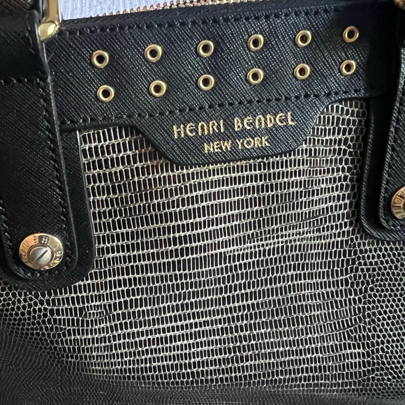 Mint condition Henri Bendel purse - Picture 4 of 6
